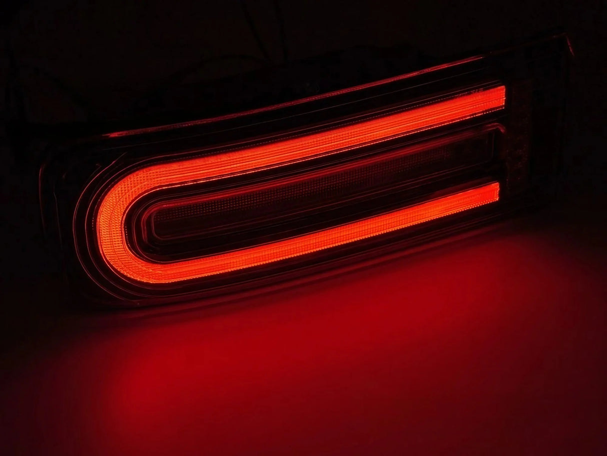 Rote LED-Rückleuchten mit markantem Design für Tuning-Fahrzeuge