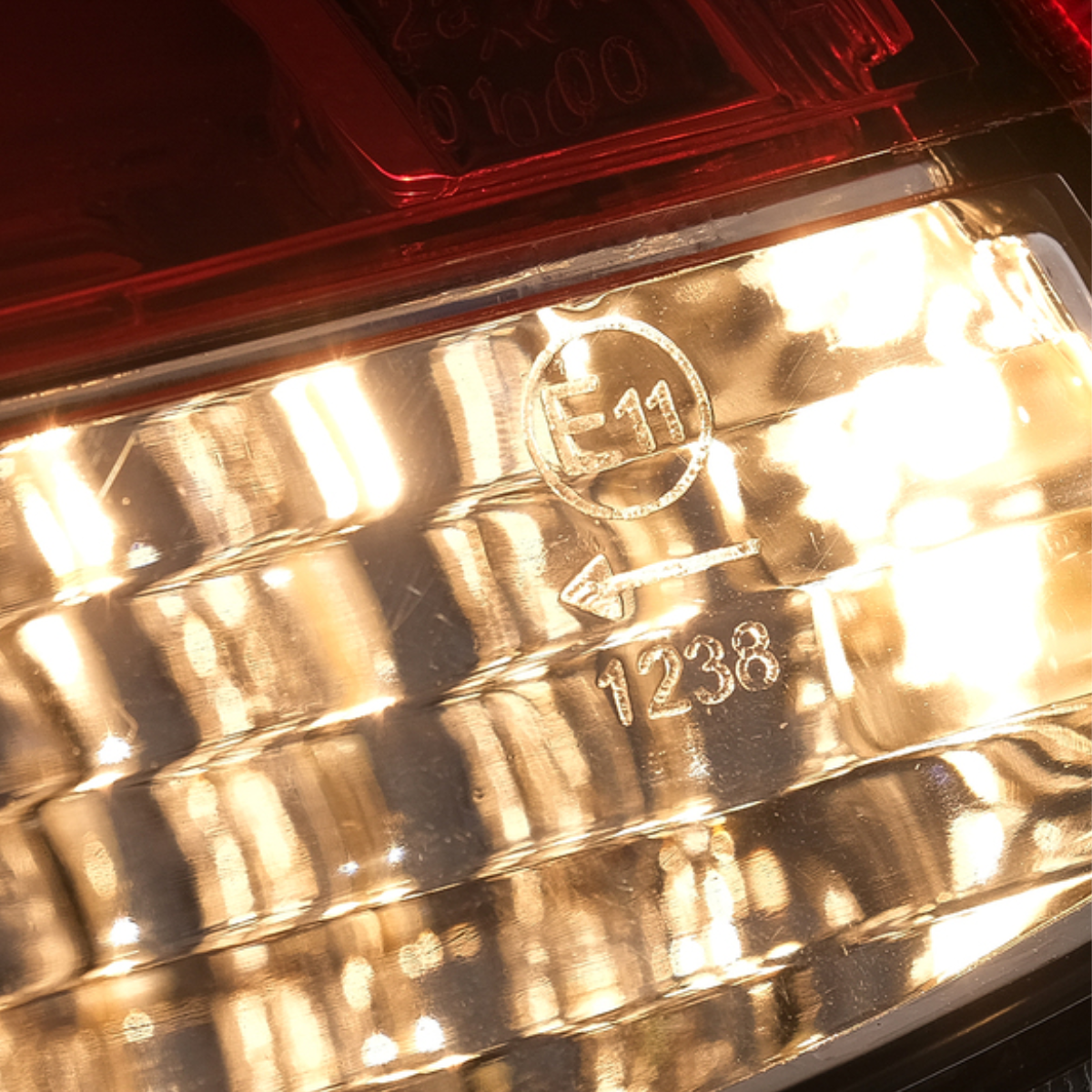 LED Light Bar Rückleuchten Set in Rot-Weiß für Peugeot 206 10.1998-2003 3+5 Türer