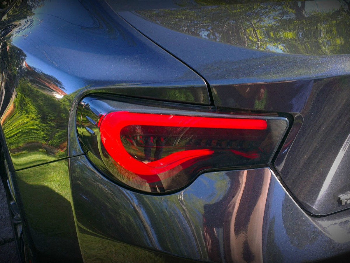Rückleuchten für Subaru BRZ GT86, dunkles Design mit markanter roter LED-Signatur, Tuning Zubehör