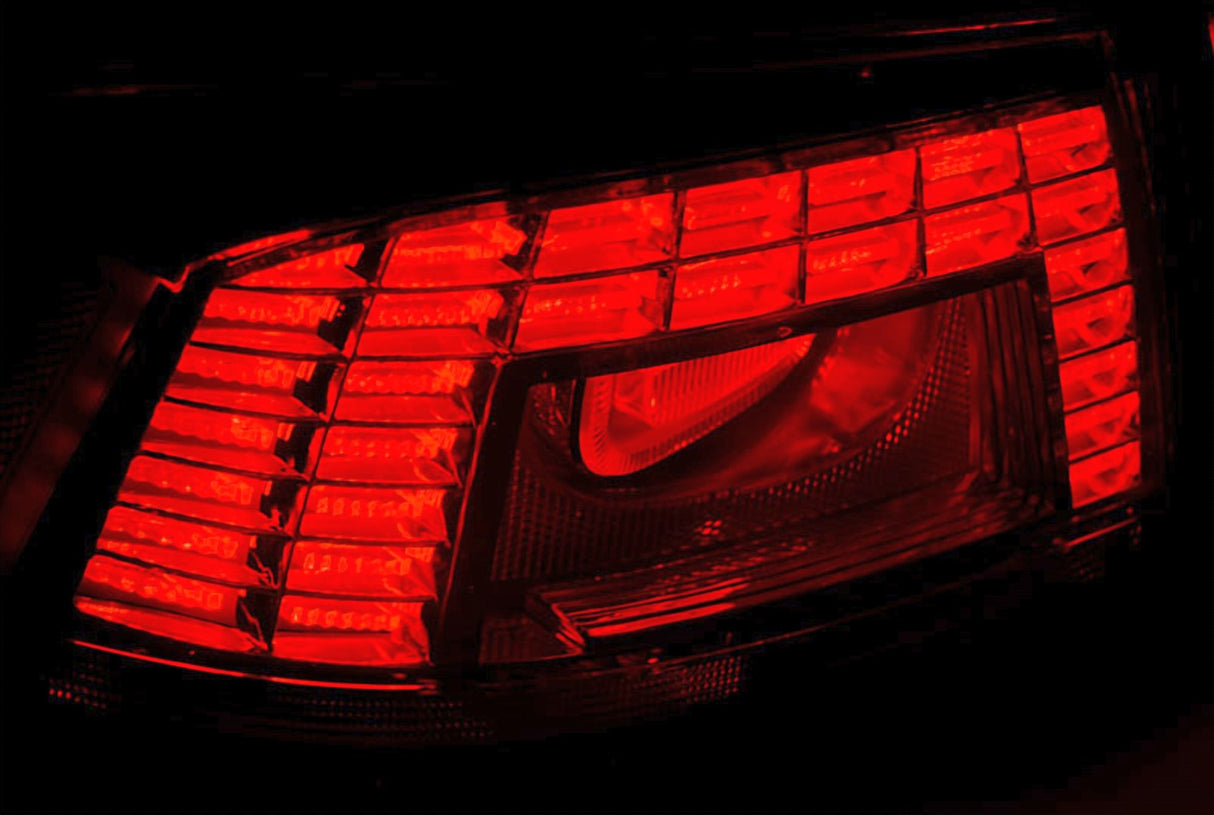 Rückleuchten mit roten LED-Elementen für sportliches Fahrzeug-Tuning von CR-Tuning