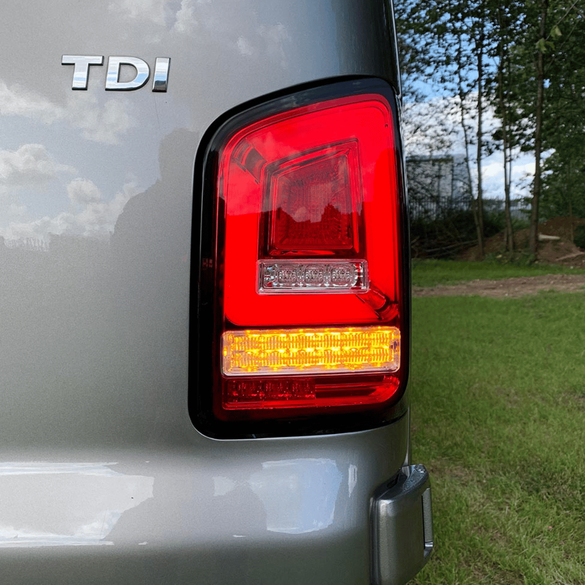 LED Rückleuchten Set Smoke mit Lightbar & dynamischem Blinker für VW T6 Transporter 2015-2019 Flügeltüren