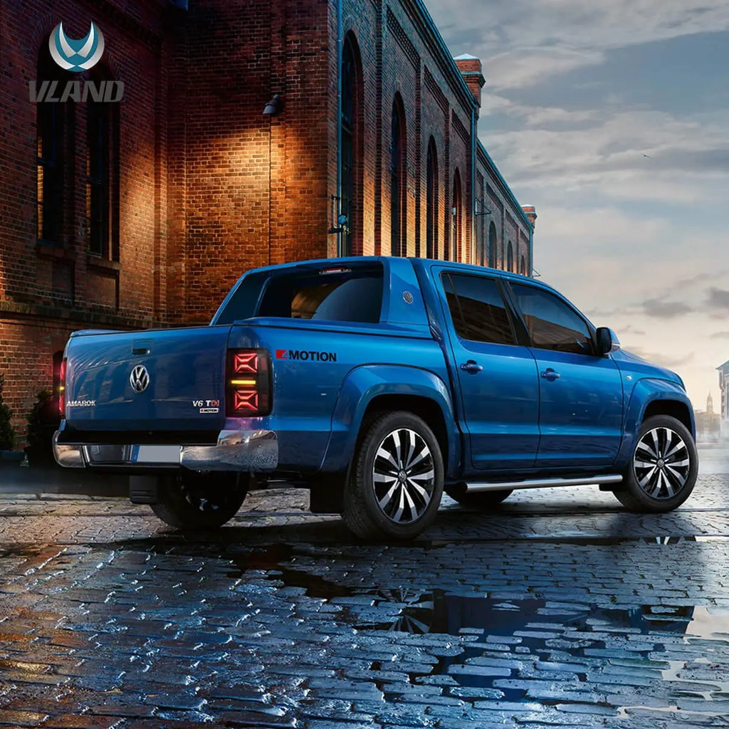 Blauer VW Amarok V6 TDI mit 4MOTION Schriftzug, Rückleuchten und Felgen