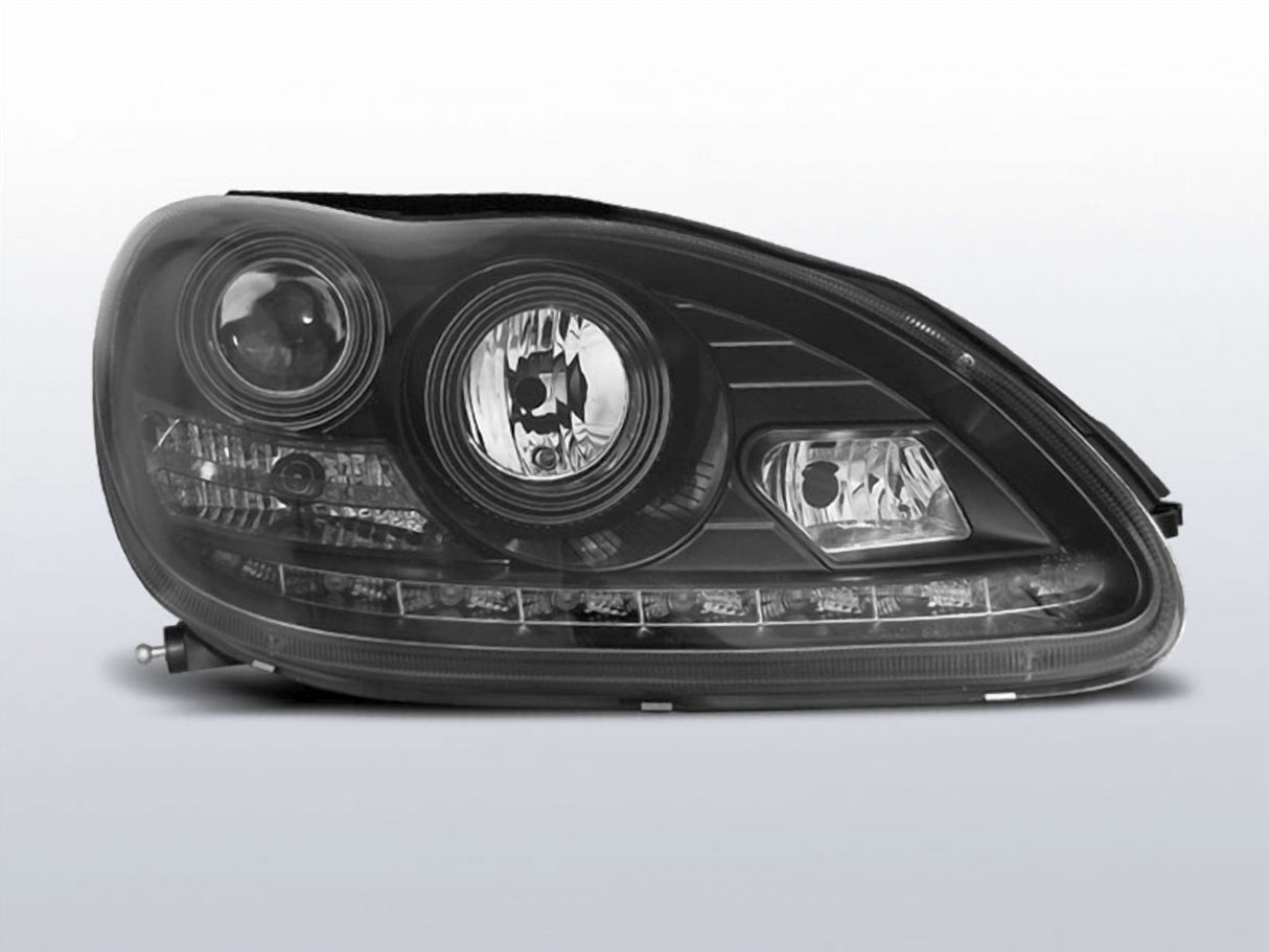 Schwarzer LED Scheinwerfer für Mercedes W203 C-Klasse mit Tagfahrlicht-Optik