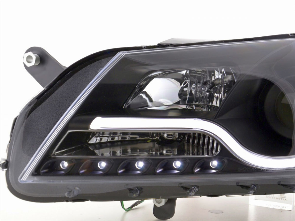 Schwarzer LED Scheinwerfer für Audi A4 B8 mit Tagfahrlicht-Optik und Chrom-Akzenten