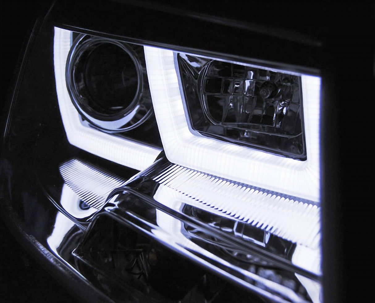 LED Scheinwerfer für VW T5 GP mit markanter Lichtsignatur und moderner Optik