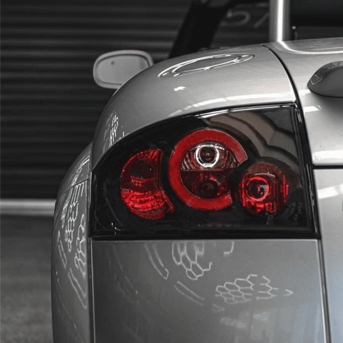 leuchten im Carbon-Look mit roten LED-Ringen, Tuning-Scheinwerfer für sportliches Heck für Audi TT 8N Rück