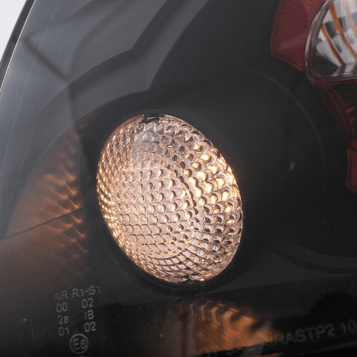 Schwarzer Scheinwerfer mit Klarglas-Reflektor und E-Prüfzeichen, passend für KFZ-Tuning