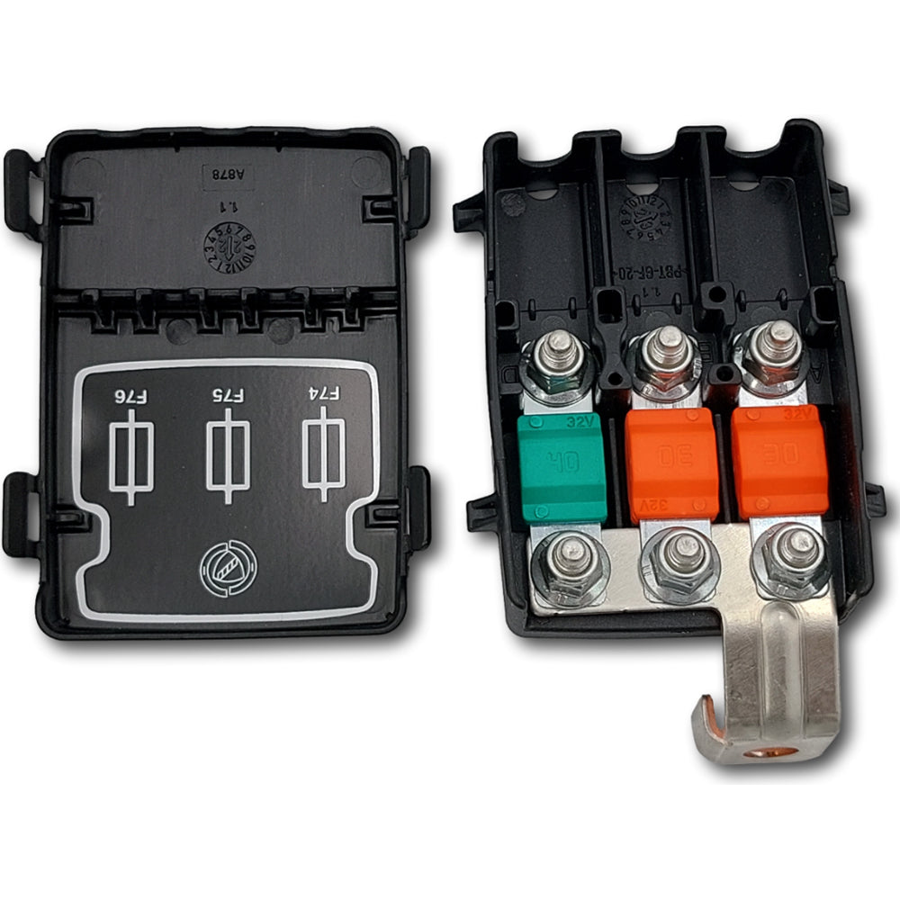 Sicherungsbox für KFZ mit drei Flachsicherungen (40A grün, 2x 30A orange) und Deckel, 32V Fahrzeug Tuning Zubehör