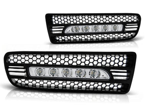 Nebelscheinwerfer Blende Set LED Tagfahrlicht für VW Golf 4 links rechts, schwarzes Wabengitter mit klaren LEDs