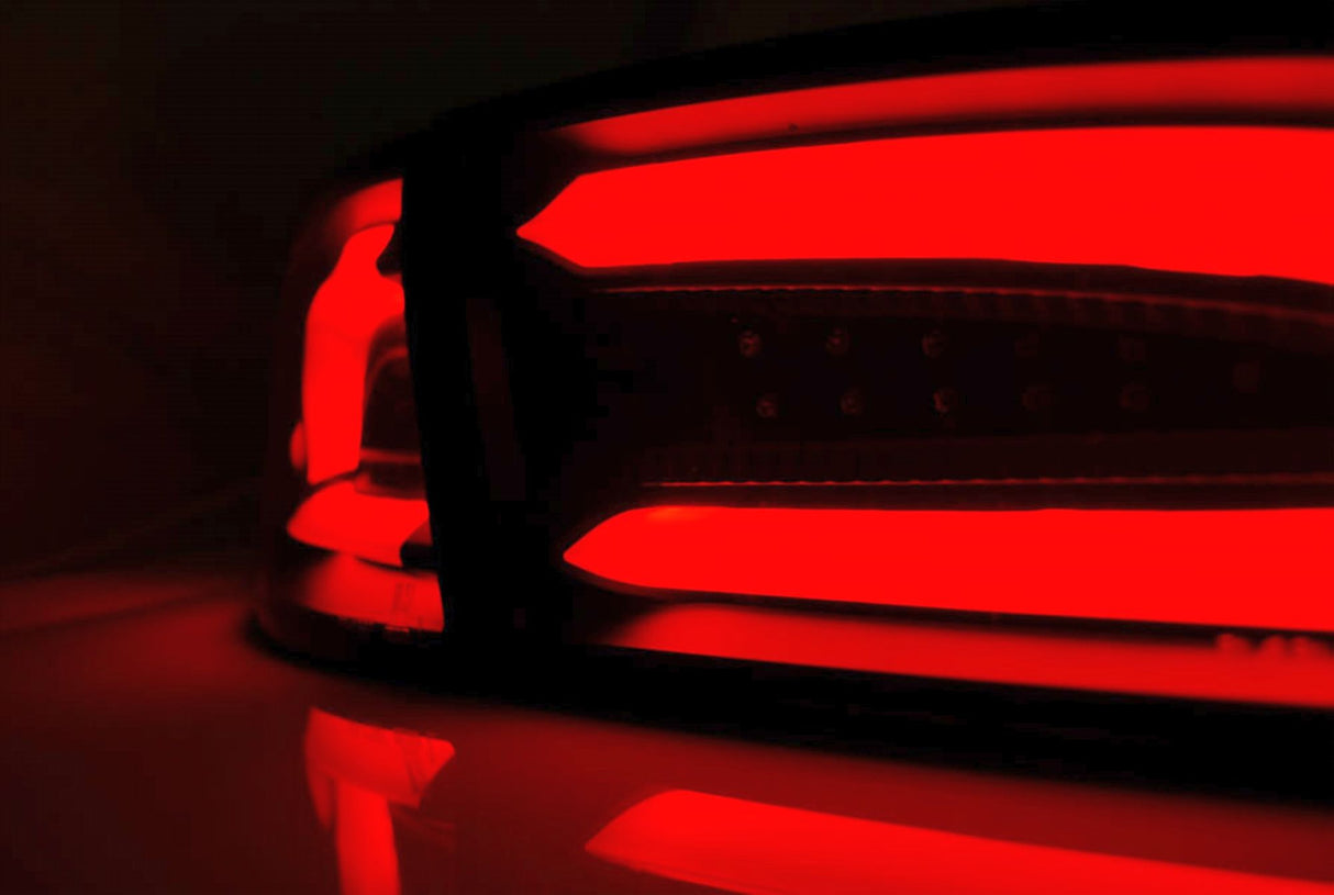 Led LightBar Rückleuchten in rot matt für Seat Ibiza 6L 2002-2008- E-Zeichen red smoke