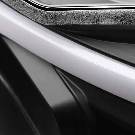 CR-Tuning LED-Scheinwerfer Detailaufnahme mit schwarzem und weißem Designelement, KFZ-Zubehör