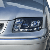 Silberner VW Scheinwerfer mit LED-Tagfahrlicht und schwarzem Einsatz, Tuning-Scheinwerfer für Fahrzeuge