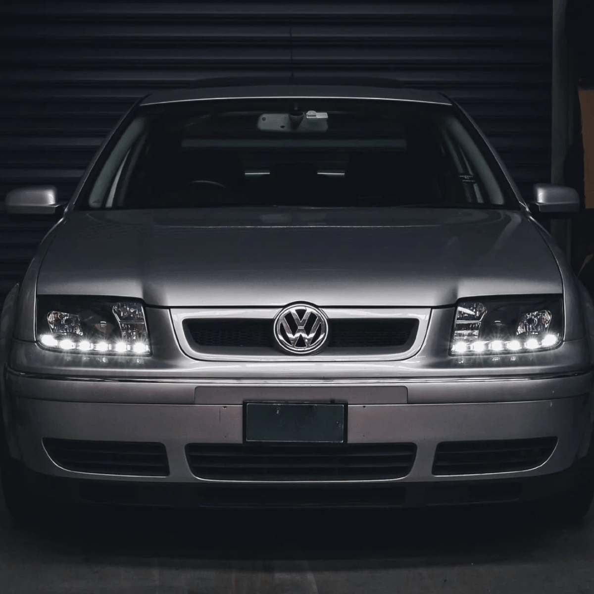 LED Scheinwerfer mit Tagfahrlicht-Optik, Frontansicht, Tuning Zubehör für VW Jetta MK4