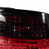 Getönte Rückleuchten rot für KFZ-Tuning, detaillierte Oberfläche mit roten Lichtelementen