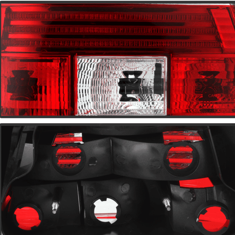 Rückleuchten für [Fahrzeugmodell] mit rotem und weißem Reflektor, LED-Technik und Montageanschluss